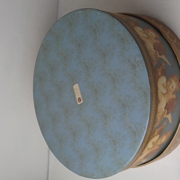 Raphael Embracing Cherubs Hat Box Decorative Storage Box 14" Diameter EUC - Picture 6 of 13